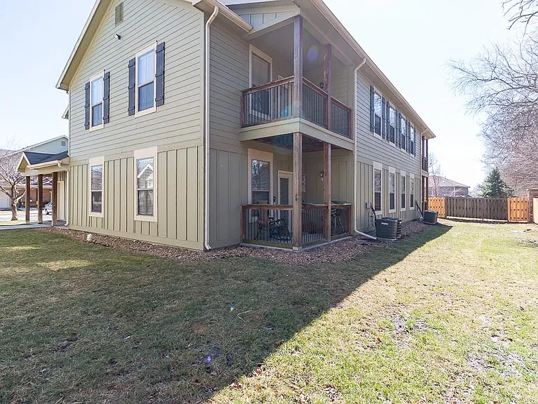 625 Folks Rd #111 — Photo 3