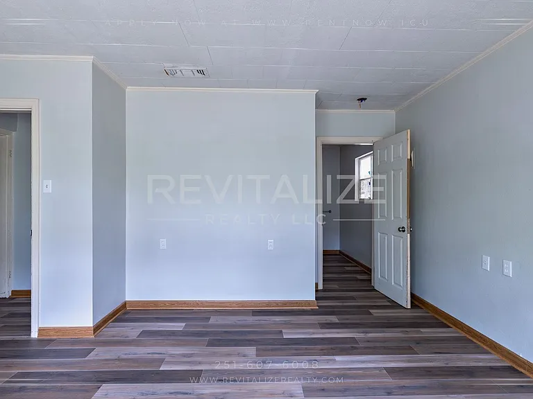 3230 Greenleaf Ct — Photo 11