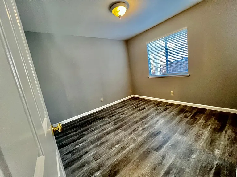 8057 Bothwell Dr — Photo 10