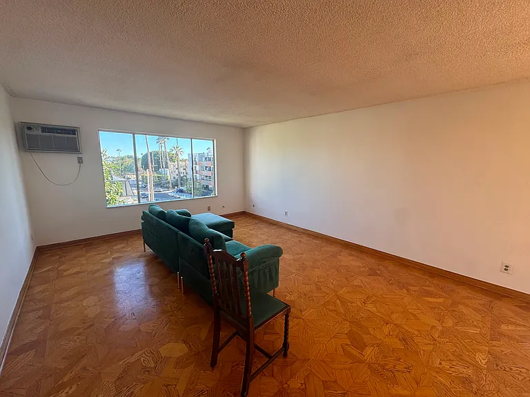 1344 N Martel Ave #306 — Photo 10