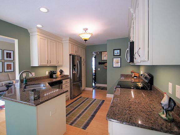4th image of 712 Schiller Ct