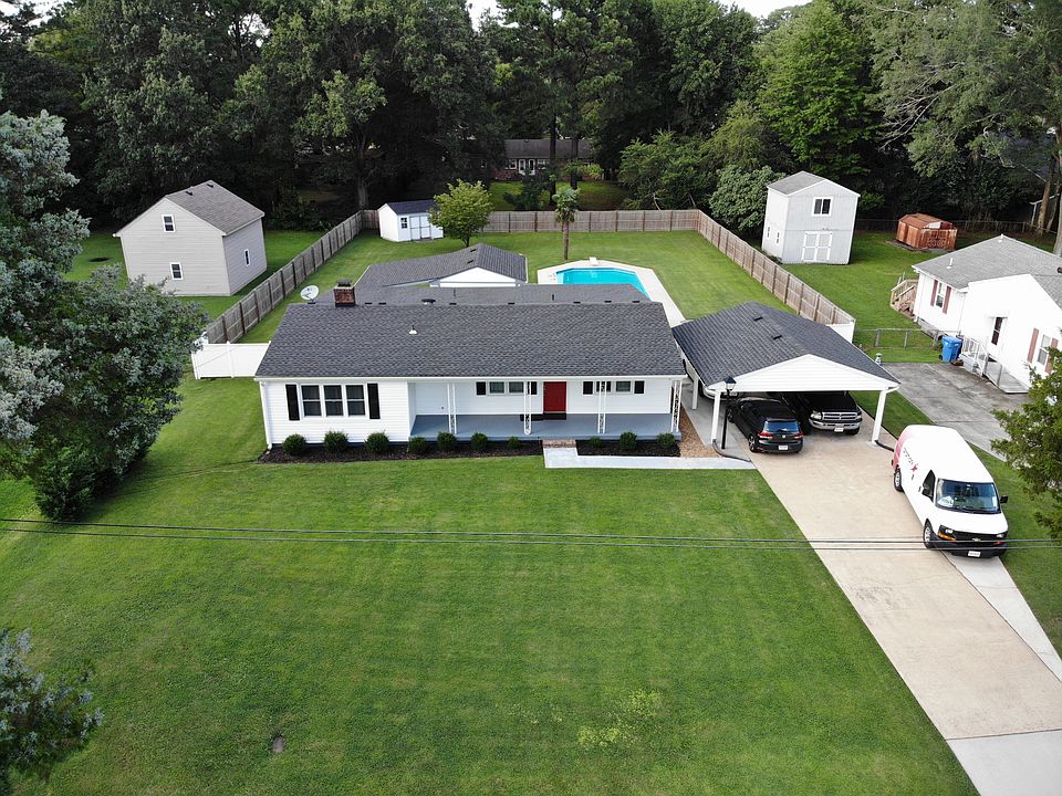 1st image of 220 Marion Dr