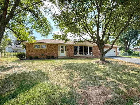 448 Holly Dr, Quincy, IL 62305