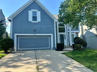 8218 W 127th Pl, Overland Park, KS 66213