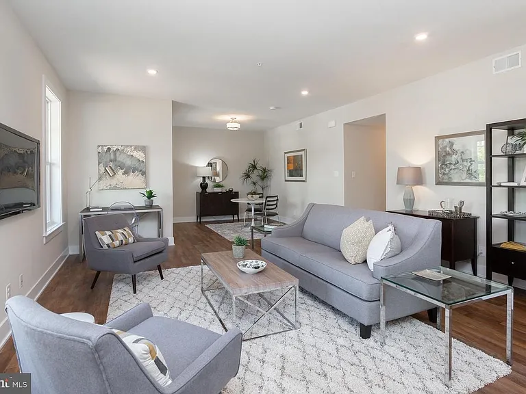 154 W King St #1 — Photo 3