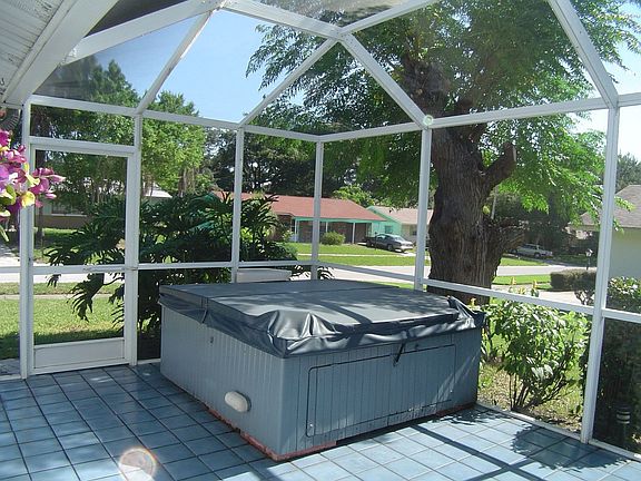 Screen enclosed hot tub!