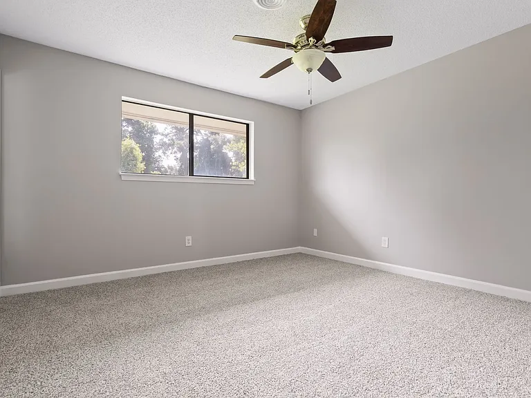 102 Sterling Rd — Photo 15