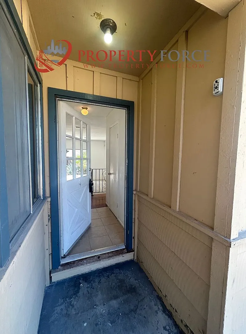 2085 Ashwood - 3br & 2ba - Prime Location, Offered By Property Force, Inc. — Photo 3