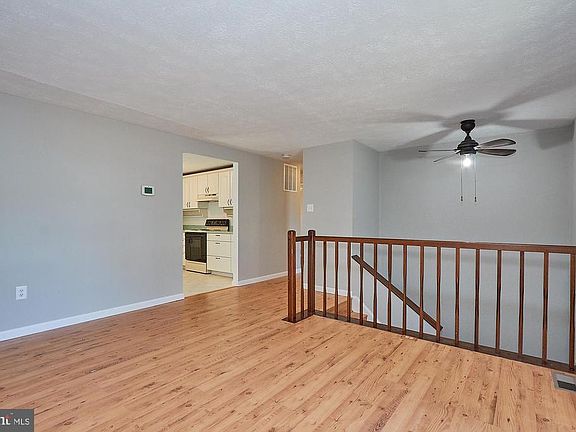 4th image of 1363 Monaco Dr
