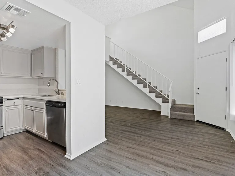 11325 Morrison St — Photo 53
