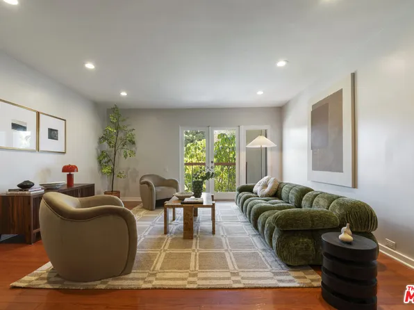 330 S Barrington Ave APT 201, Los Angeles, CA 90049