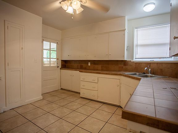 3rd image of 324 NW 19th St