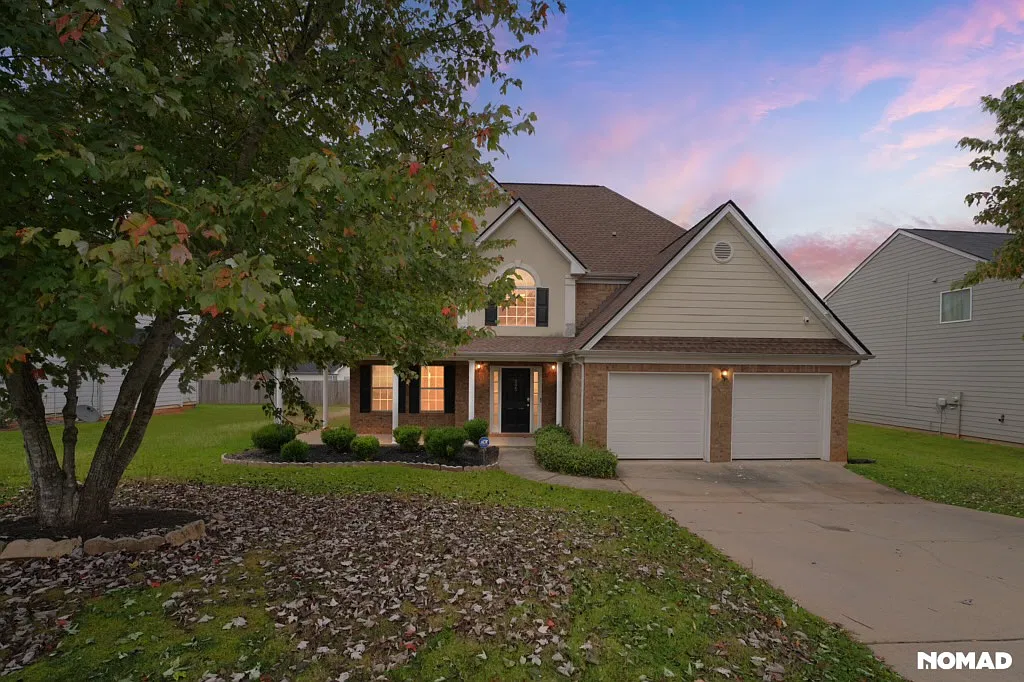 4 bed, 2.5 bath, 3381 sqft, $2,500 — Photo 1