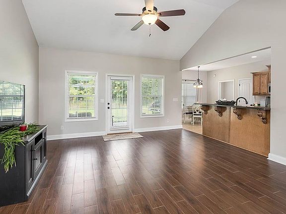5th image of 125 Dekan Ave