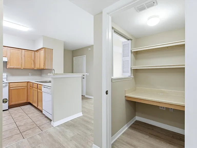 1015 Villagio Cir #202 — Photo 17