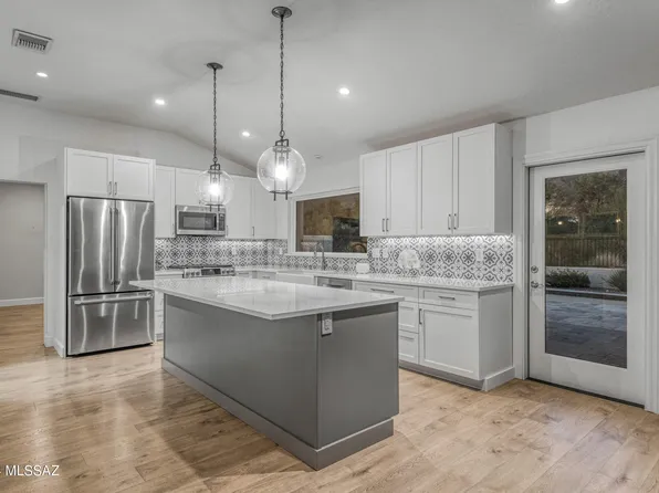 6407 E Calle De Mirar, Tucson, AZ 85750