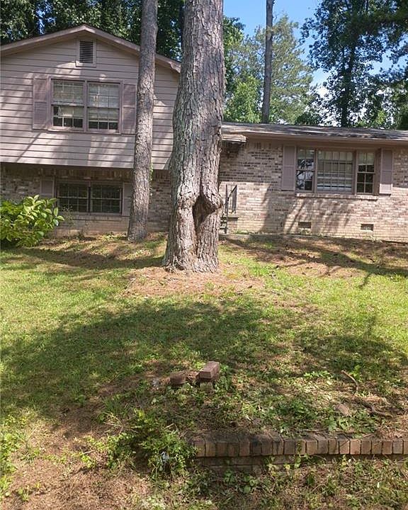 2nd image of 2930 Carriage Ln S