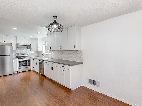 4th image of 3421 Wetmore Ave #2