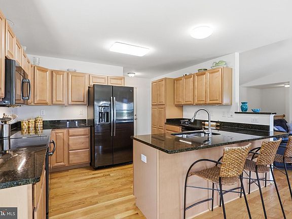 3rd image of 1210 Oden St