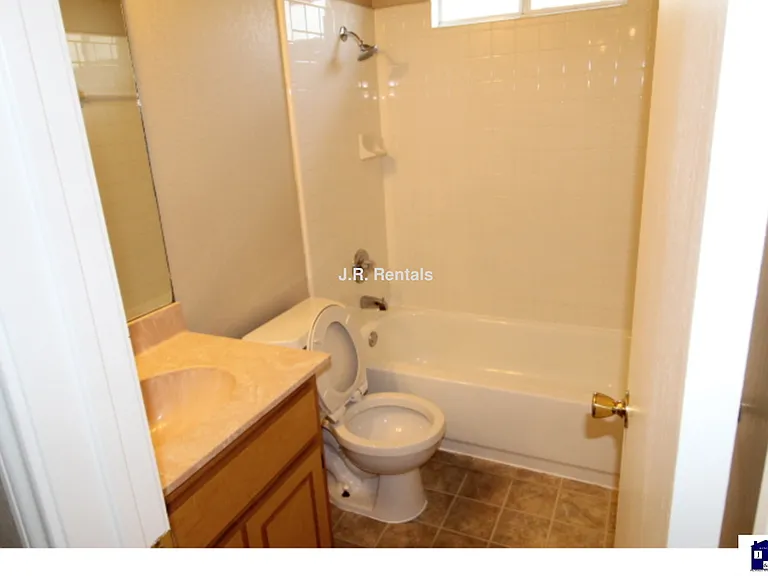 4601 Lloyd Dr — Photo 9