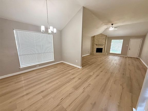 5th image of 15311 Oak Terrace Dr