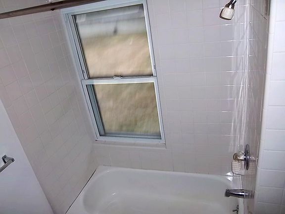 4th image of 695 Goodale Ave #4