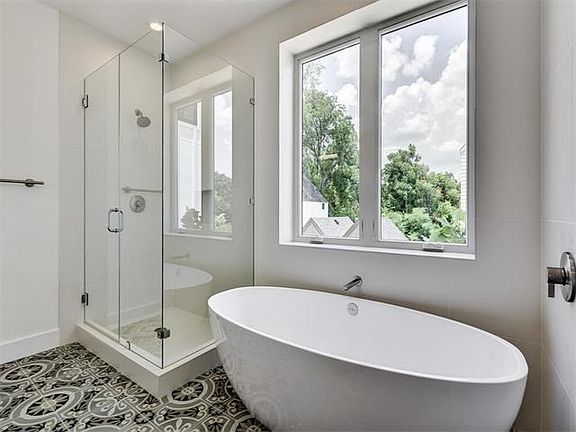 Large, freestanding oval soaking tub.