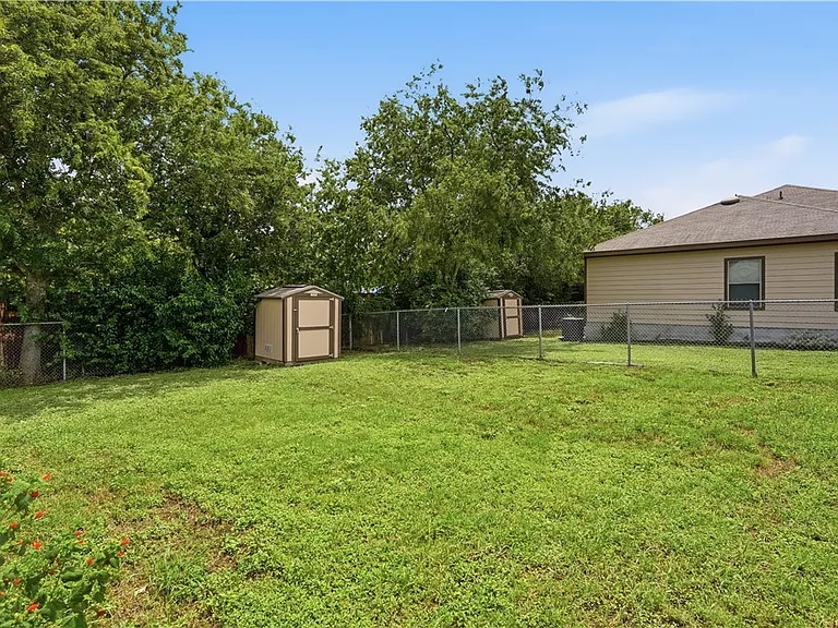 147 Rosedale Ave — Photo 26