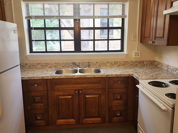 2nd image of 2849 Herschel St #2-3