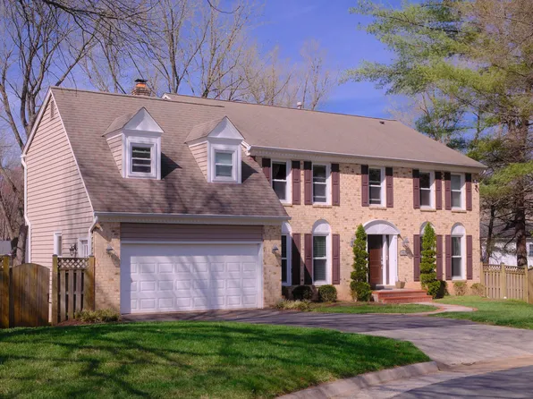 1913 Windsor Hunt Ct, Vienna, VA 22182