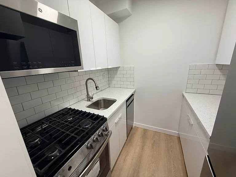 155 E 34th St #3H — Photo 7