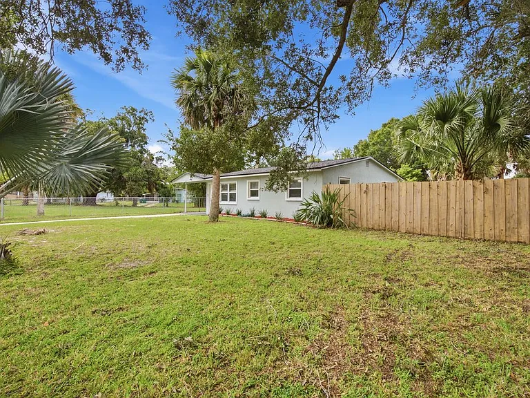 2267 Robinhood Dr — Photo 24