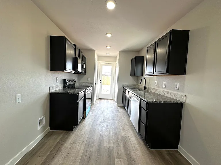 5513 Rice St — Photo 2