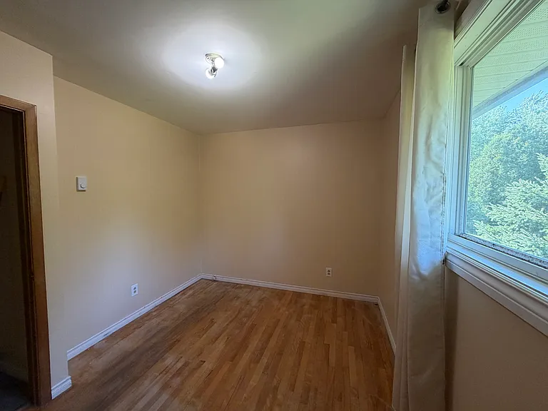 221 Montgomery St — Photo 6