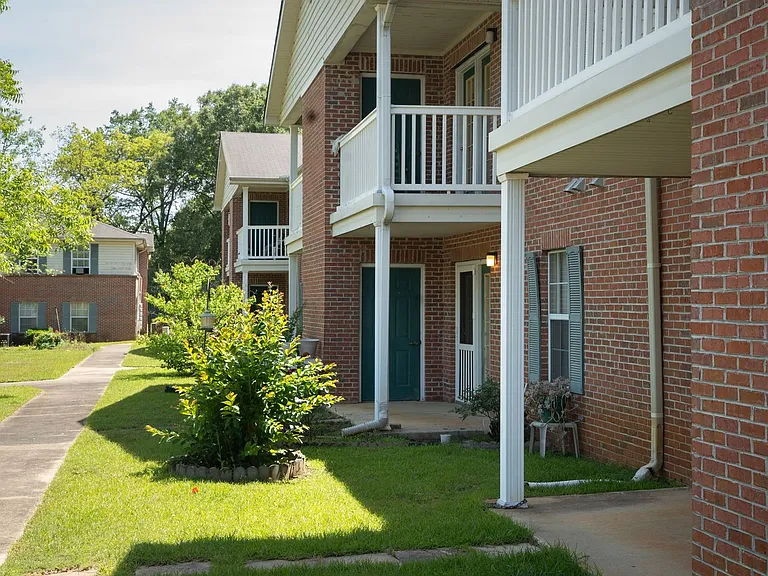 Commerce Street Manor — Photo 8