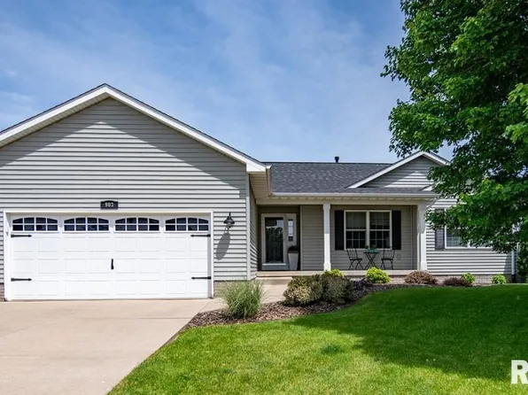 903 S 3rd St, Eldridge, IA 52748