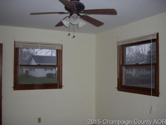 3rd image of 214 Holiday Dr