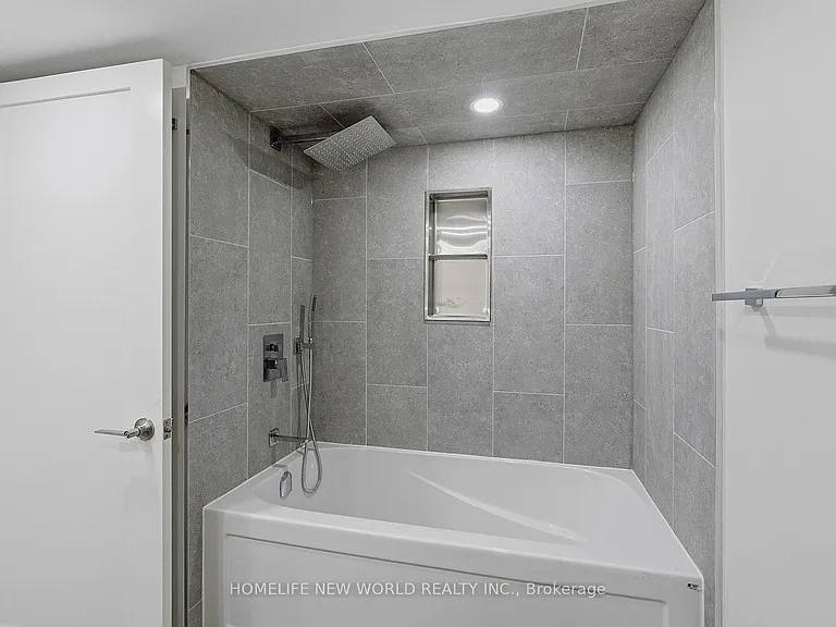 1842 Dundas St E — Photo 35