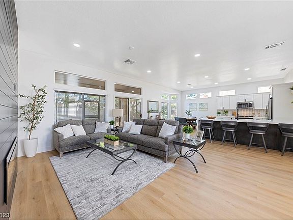 5th image of 10201 Crescent Creek Dr