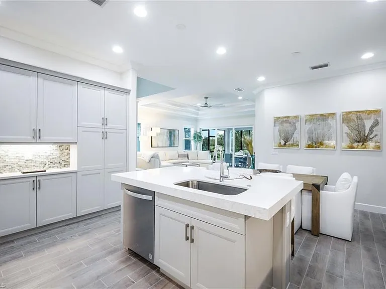 6875 Saona Ct — Photo 7