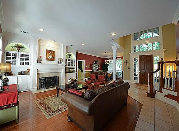 2nd image of 1112 Charleston Ct