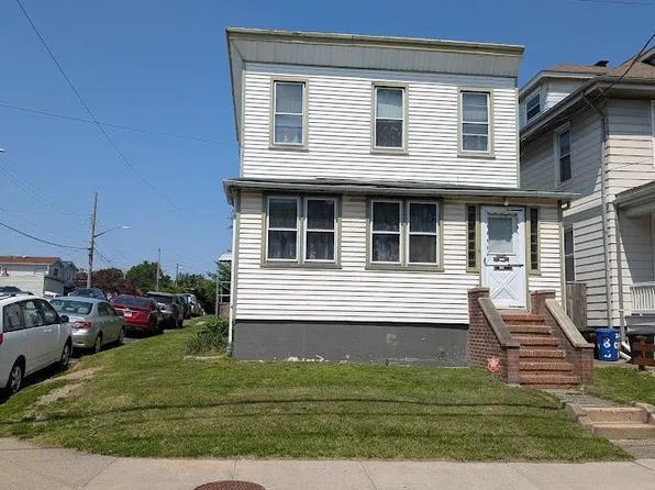 2011 Clove Rd, Staten Island, NY 10304