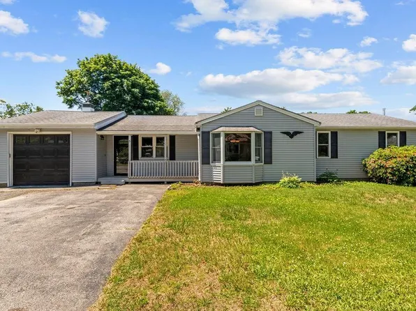 5 Middlefield Dr, Warwick, RI 02889