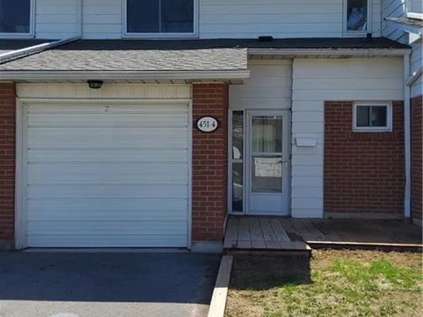 451 Woodview Rd #4, Burlington, ON L7N 2Z9