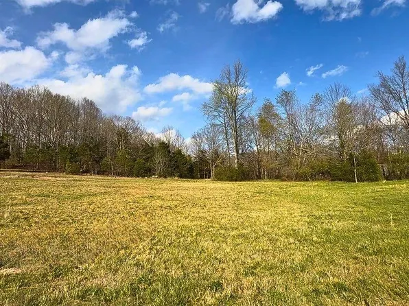 1672 Rabe Coats Rd, Westmoreland, TN 37186