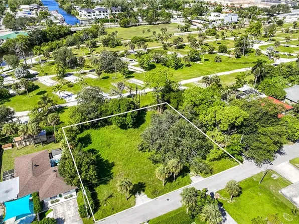 3074 Gordon ST, NAPLES, FL 34112