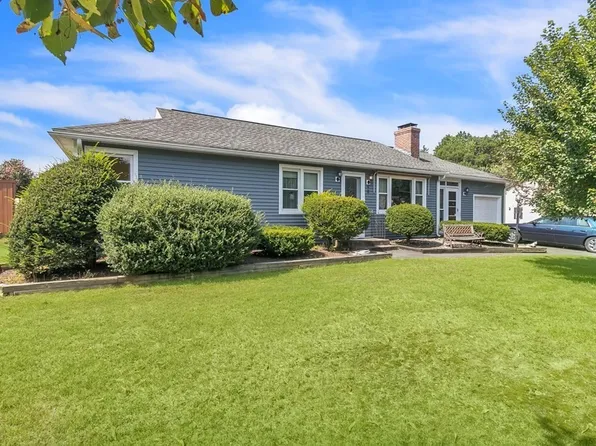 48 Greenlawn St, Springfield, MA 01119