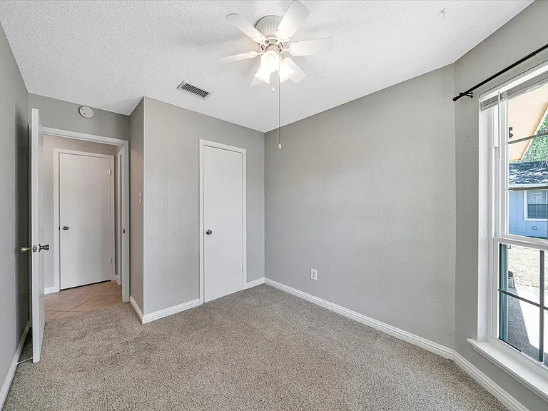 16906 Pocono Dr — Photo 32