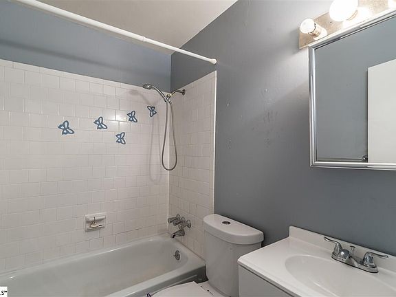 5th image of 106 Fleetwood Dr