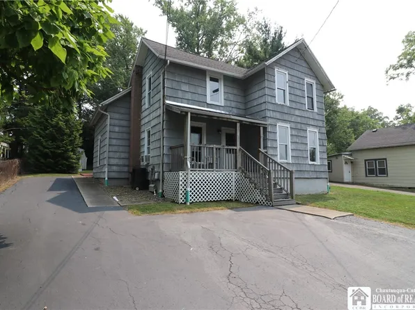 12 Henry St, Silver Creek, NY 14136